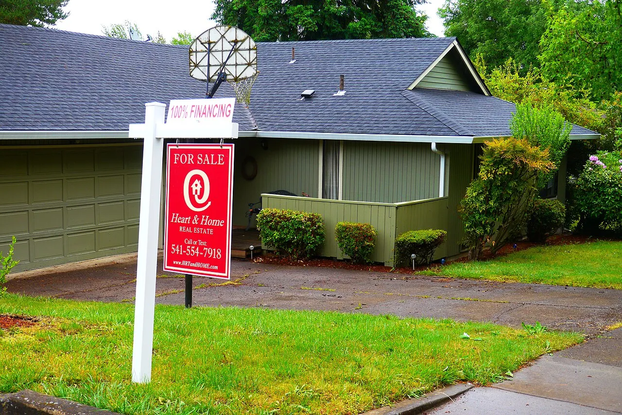 Property availability labels that prevent sales disappointment